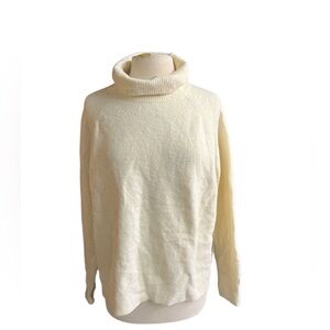 Set 8 women’s cream wool blend turtleneck sweater